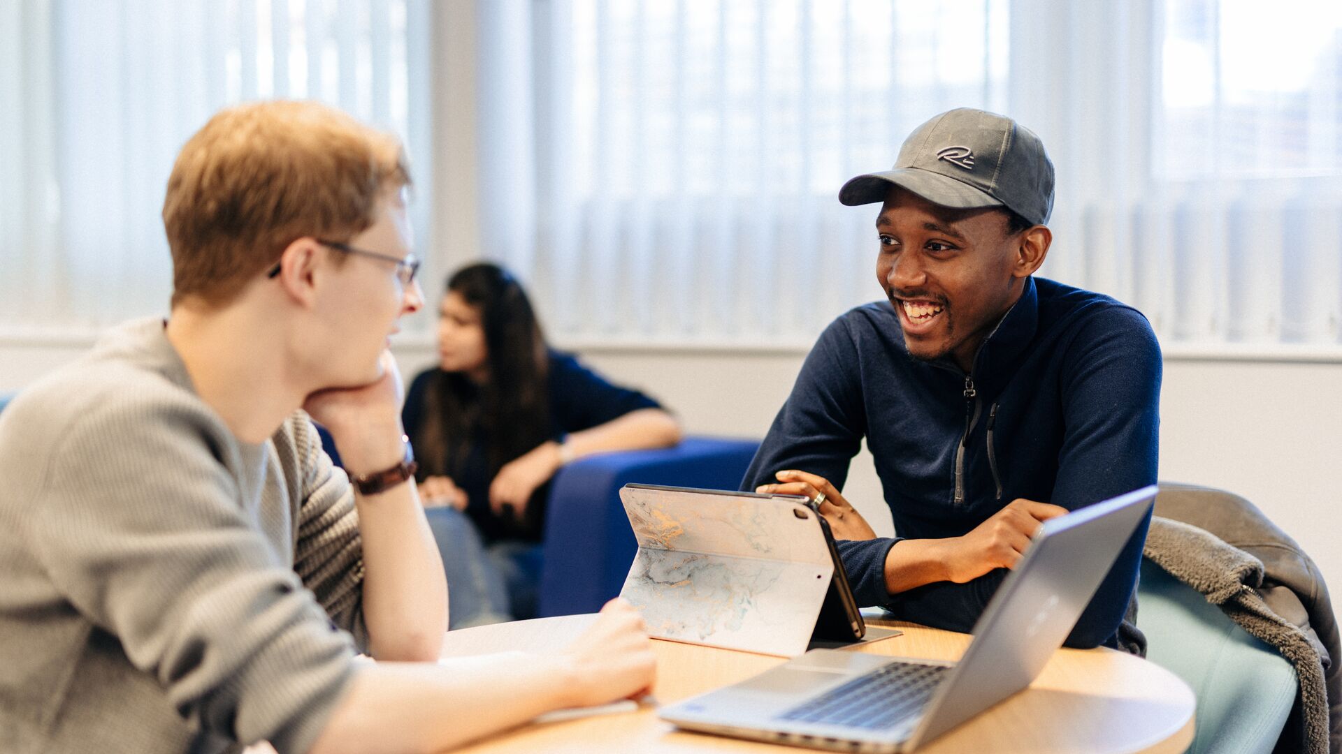 How to Start an Essay with a Strong and Engaging Hook